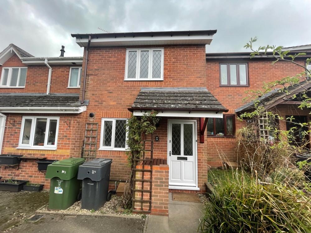 Alvechurch B48 7RG 2 bed terraced house £775 pcm (£179 pw)