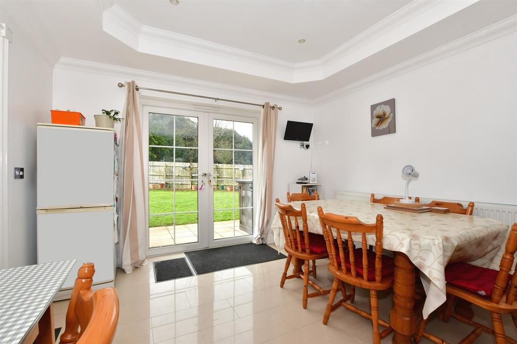 Kitchen/ Dining Room