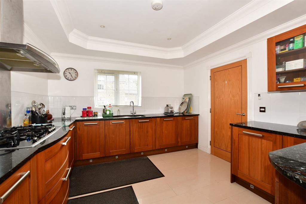 Kitchen/ Dining Room