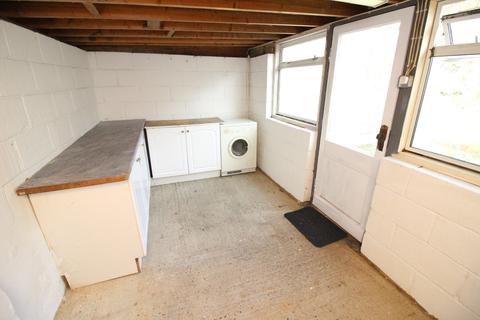 46 Idmiston Square, Worcester Park, KT4 7SY