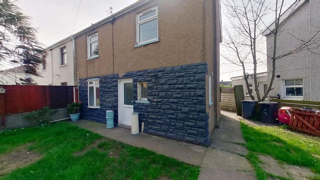 20 Green Circle, Pyle, Bridgend, Mid CF33 6AW 3 bed semi