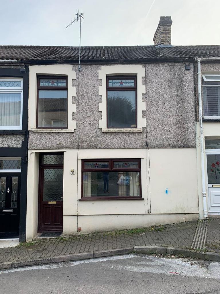 11 Cardiff Road, Treharris, Mid CF46 5EY 3 bed terraced