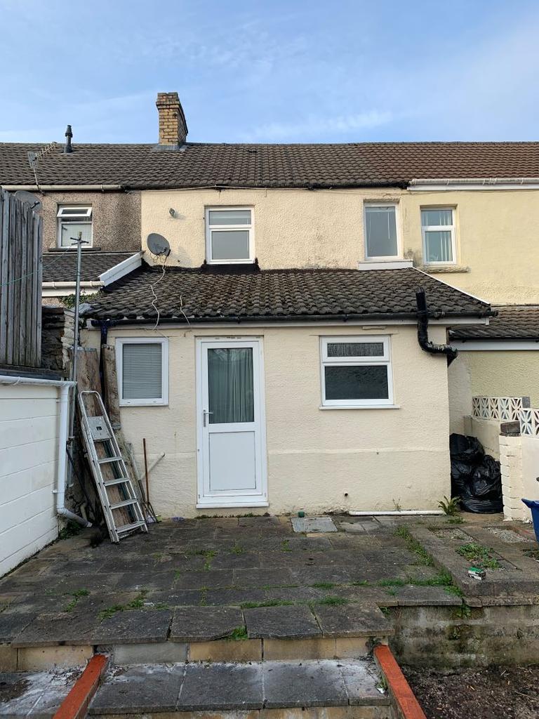 11 Cardiff Road, Treharris, Mid CF46 5EY 3 bed terraced