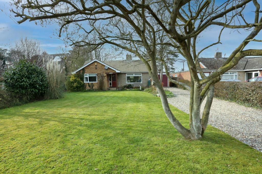 Boat Dyke Road, Upton, Norwich, NR13 3 bed detached bungalow £425,000
