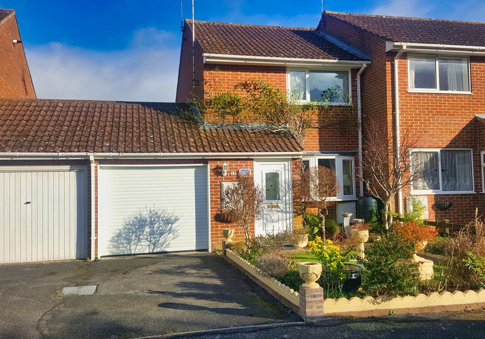Plantation Drive, Marchwood SO40 2 bed semidetached house £275,000