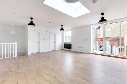 3 bedroom flat to rent, Fulham Palace Road, London