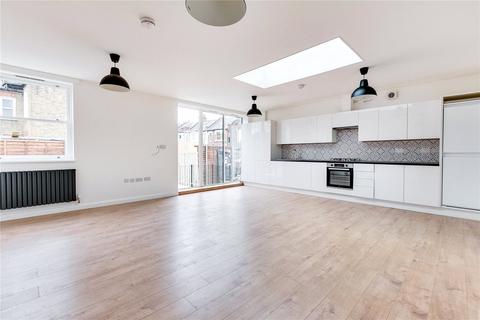 3 bedroom flat to rent, Fulham Palace Road, London