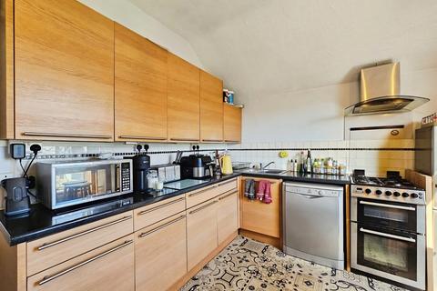 3 bedroom apartment to rent, Avenue Road, Staines-upon-Thames, Surrey, TW18
