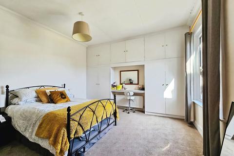 3 bedroom apartment to rent, Avenue Road, Staines-upon-Thames, Surrey, TW18
