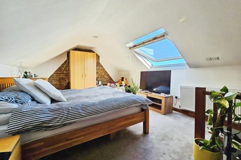3 bedroom apartment to rent, Avenue Road, Staines-upon-Thames, Surrey, TW18