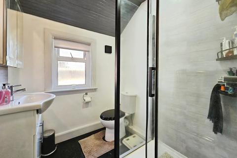3 bedroom apartment to rent, Avenue Road, Staines-upon-Thames, Surrey, TW18