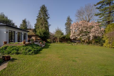 Willow Tree House, 40 Lower Road, Fetcham, Leatherhead, KT22 9EW