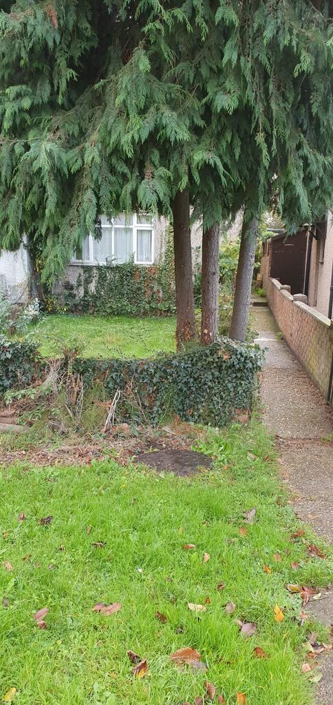3 bed room semi detached house in Slough