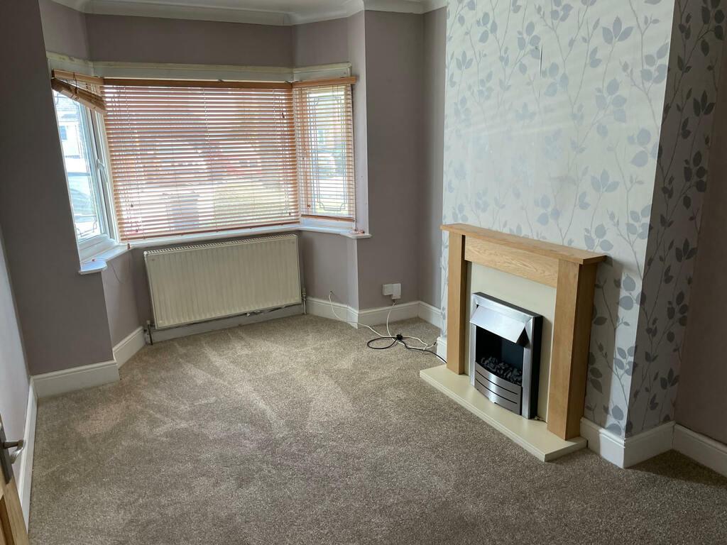 Marshall Grove, Great Barr... 3 bed semidetached house £850 pcm (£