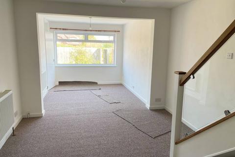 3 bedroom semi-detached house to rent, Trueman Close, Canterbury