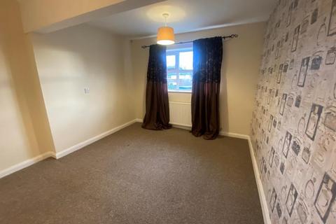 3 bedroom terraced house to rent, Greenwood Avenue, Hull, HU6 9NA