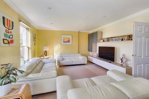 4 Appleacres, Old Catton, Norwich, NR6 7BA