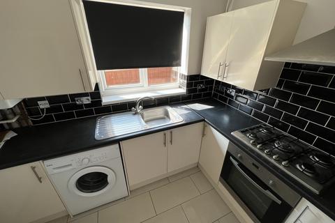 2 bedroom ground floor maisonette to rent, Witts Hill, Midanbury