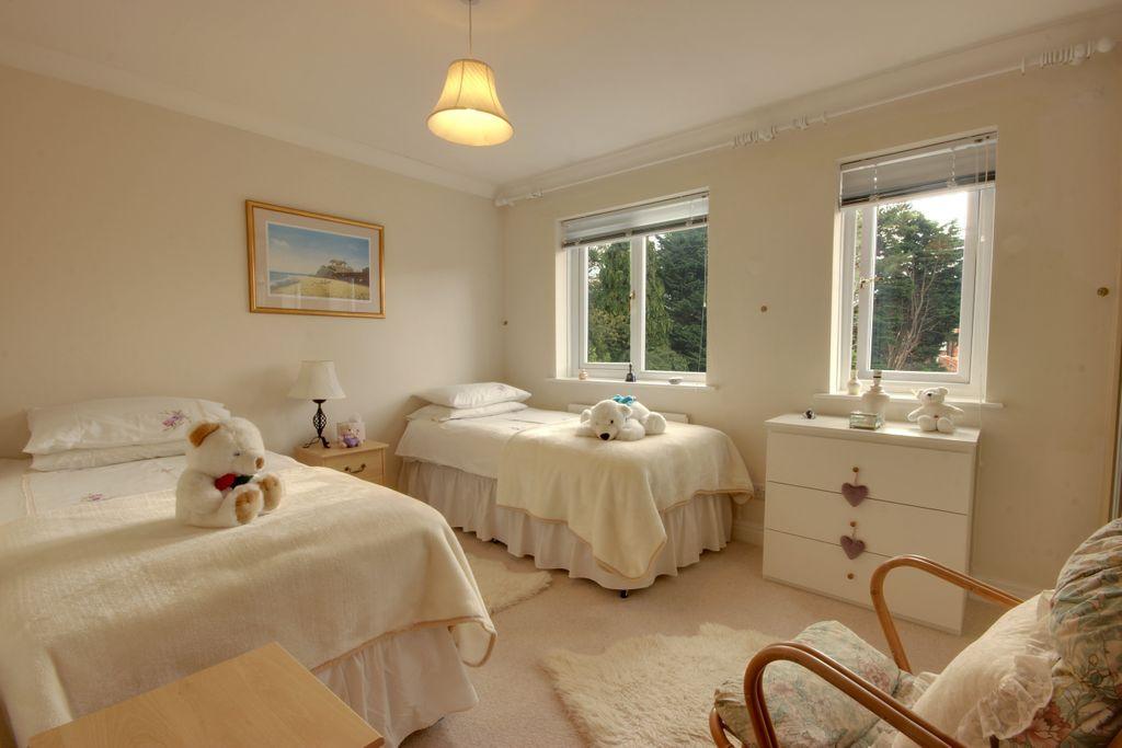 Bedroom 2 (Double)