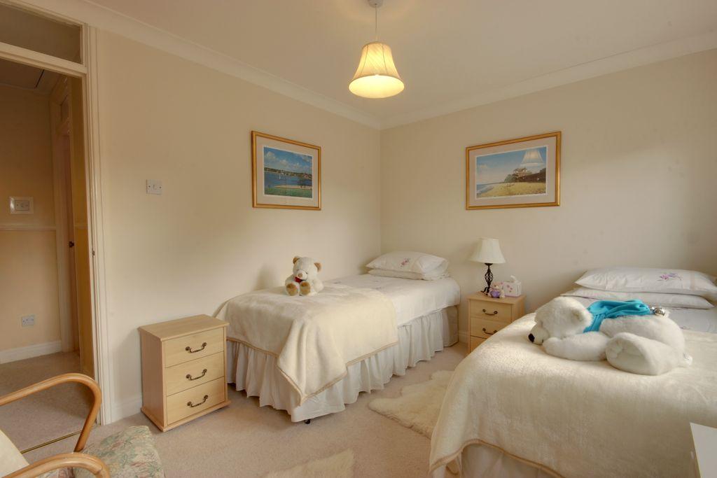 Bedroom 2 (Double)
