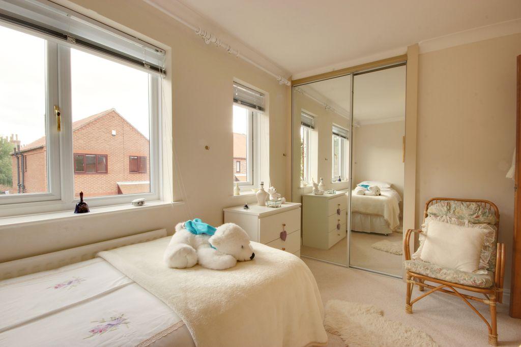 Bedroom 2 (Double)