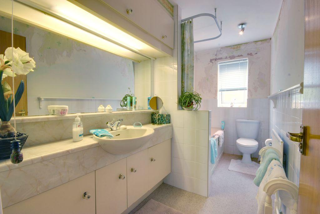 Bathroom (Bathroom)