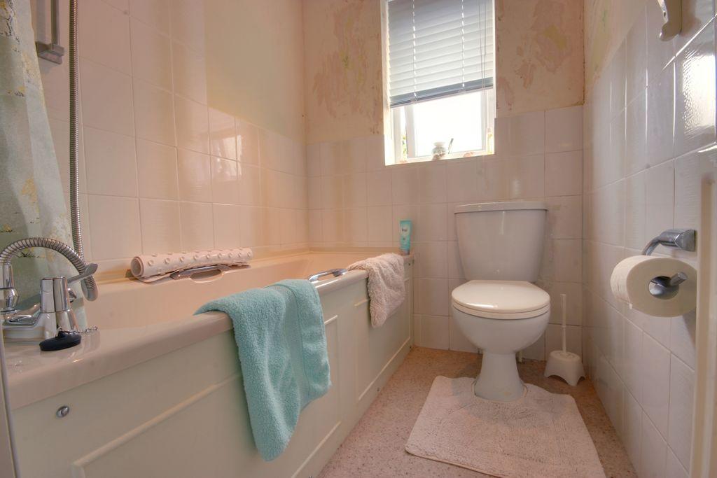 Bathroom (Bathroom)