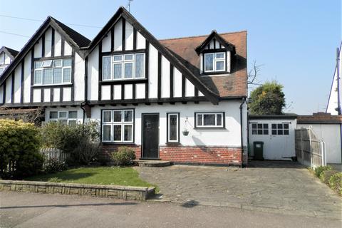 32 Meadow Way, Upminster, RM14 3AD