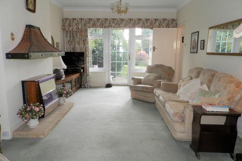 32 Meadow Way, Upminster, RM14 3AD