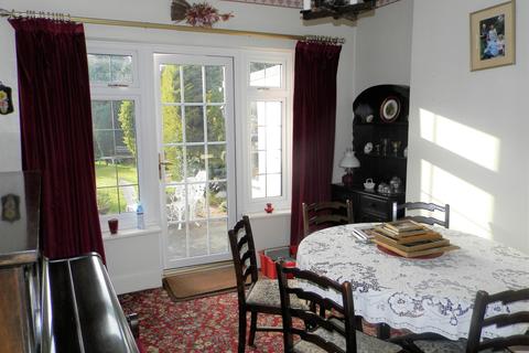 32 Meadow Way, Upminster, RM14 3AD