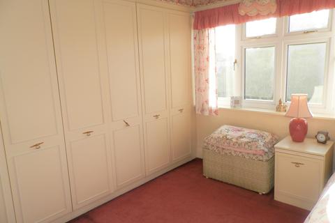 32 Meadow Way, Upminster, RM14 3AD