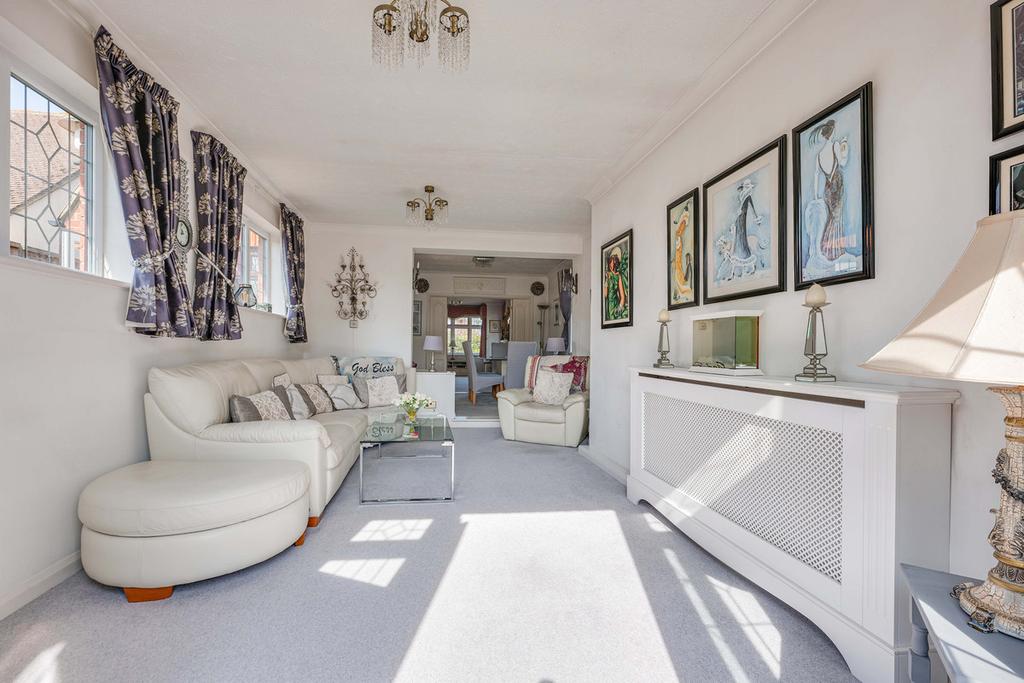 Shoebury Road, Southendonsea, SS1 3 bed detached house £600,000