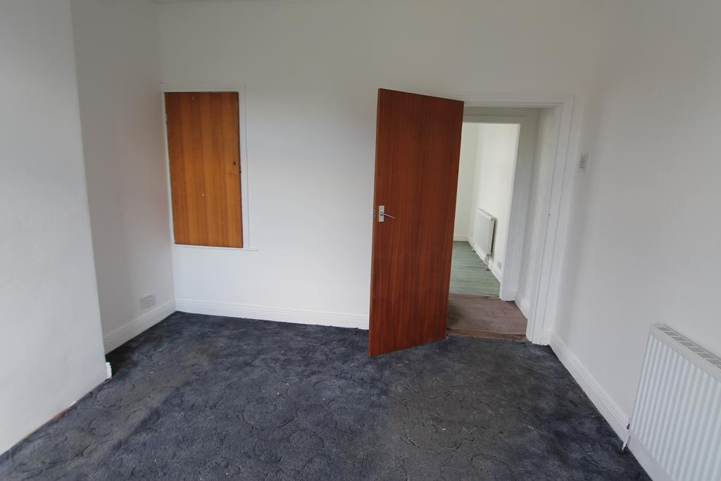 Bromford Lane, West Bromwich B70 2 bed terraced house £150,000