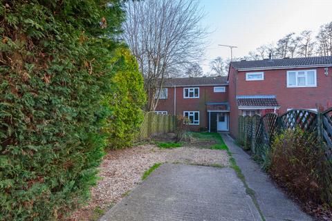39 Bartons Way, Farnborough, GU14 9LL