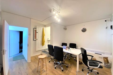 Office to rent, Avenue Road, Acton W3 8QG
