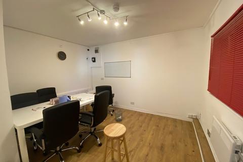 Office to rent, Avenue Road, Acton W3 8QG