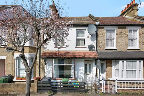 24 Byron Road, London, E10 5DT