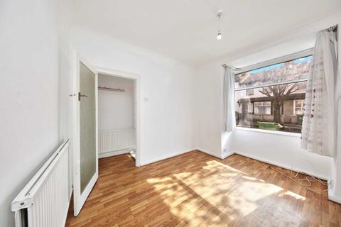 24 Byron Road, London, E10 5DT