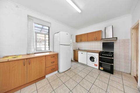 24 Byron Road, London, E10 5DT