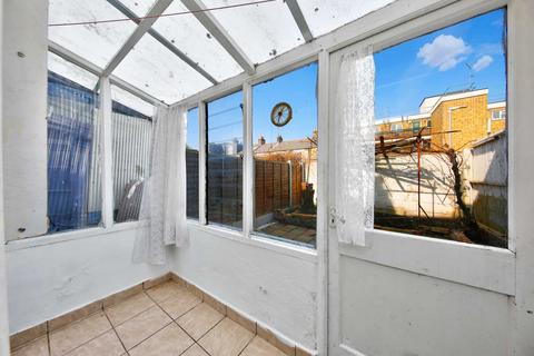 24 Byron Road, London, E10 5DT