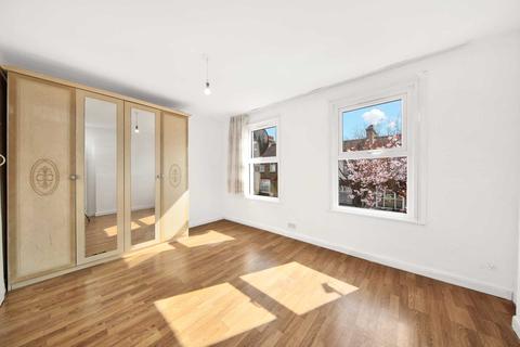 24 Byron Road, London, E10 5DT