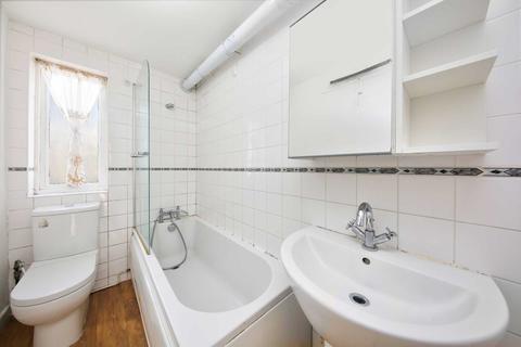 24 Byron Road, London, E10 5DT