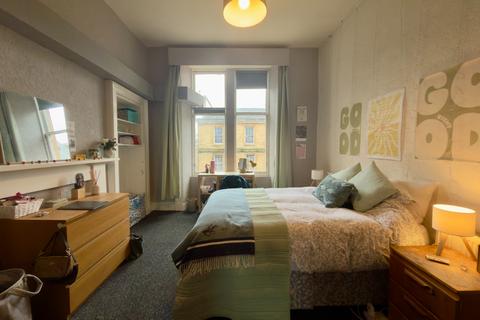 3 bedroom flat to rent, Gibson Street, Hillhead, Glasgow, G12