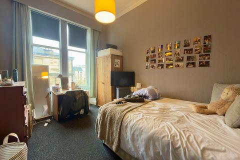 3 bedroom flat to rent, Gibson Street, Hillhead, Glasgow, G12