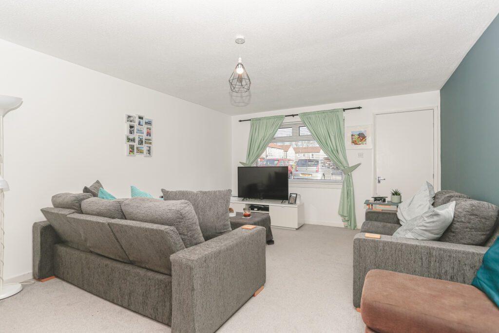 Burghmuir Court, Linlithgow, EH49 2 bed terraced house £775 pcm (£179 pw)