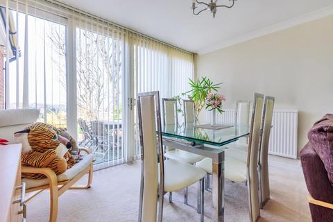 9 Broadlands Avenue, Chesham, HP5 1AJ