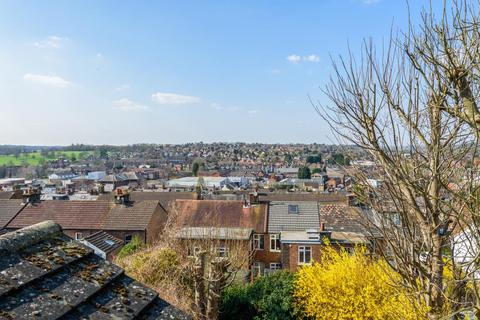 9 Broadlands Avenue, Chesham, HP5 1AJ