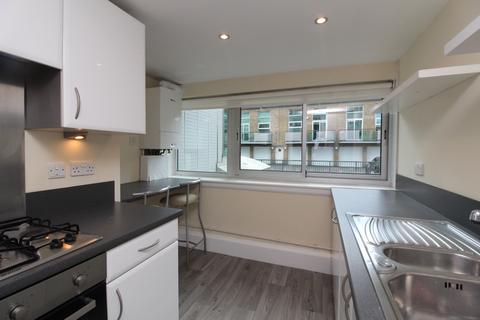 3 bedroom flat to rent, London Road, Brighton BN1