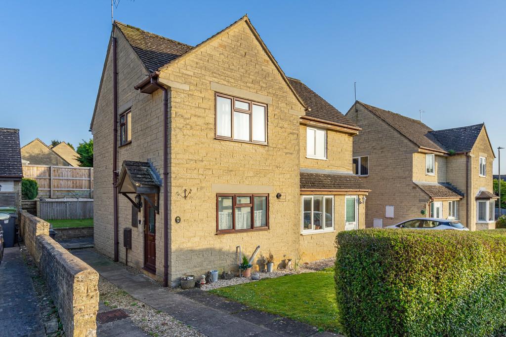 Longtree Close, Tetbury 2 bed semi-detached house - £275,000