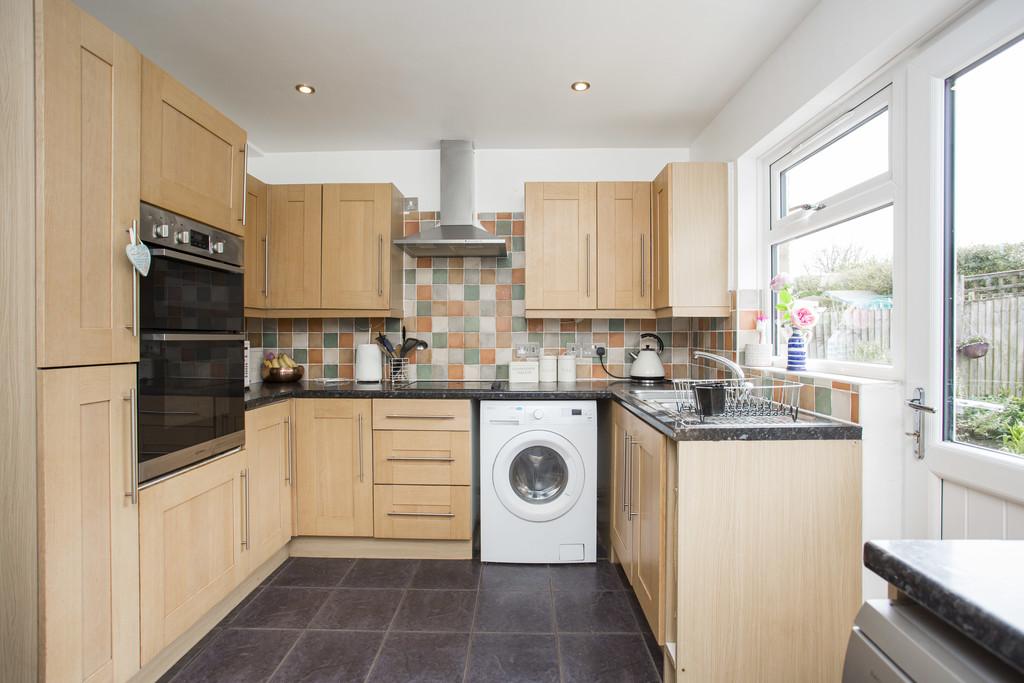 Rockington Way, Crowborough 3 bed semidetached house £357,500